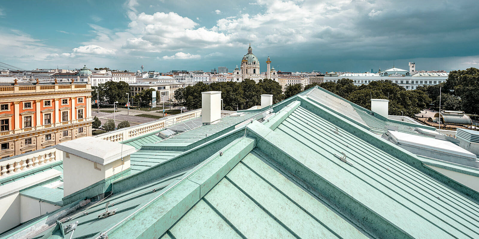 Blick über das Dach des Künstlerhaus Wien am Wiener Karlsplatz.