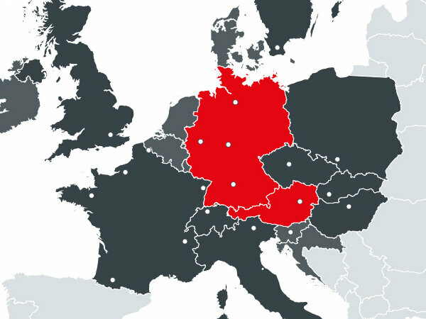 Legende: Die Europakarte zeigt die PREFA Produktionsstätten, Ländern, Vertriebsniederlassungen und Schulungszentren